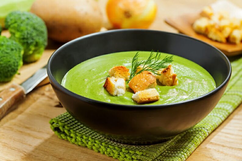 Brokolicová krémová polievka vo výživovom menu na chudnutie